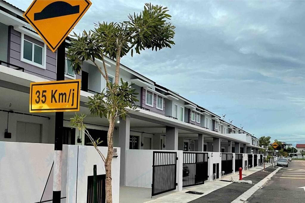 Hanan Homestay Klebang Ipoh With A View Of Mount Korbu, For Musl!M Only!! Zewnętrze zdjęcie