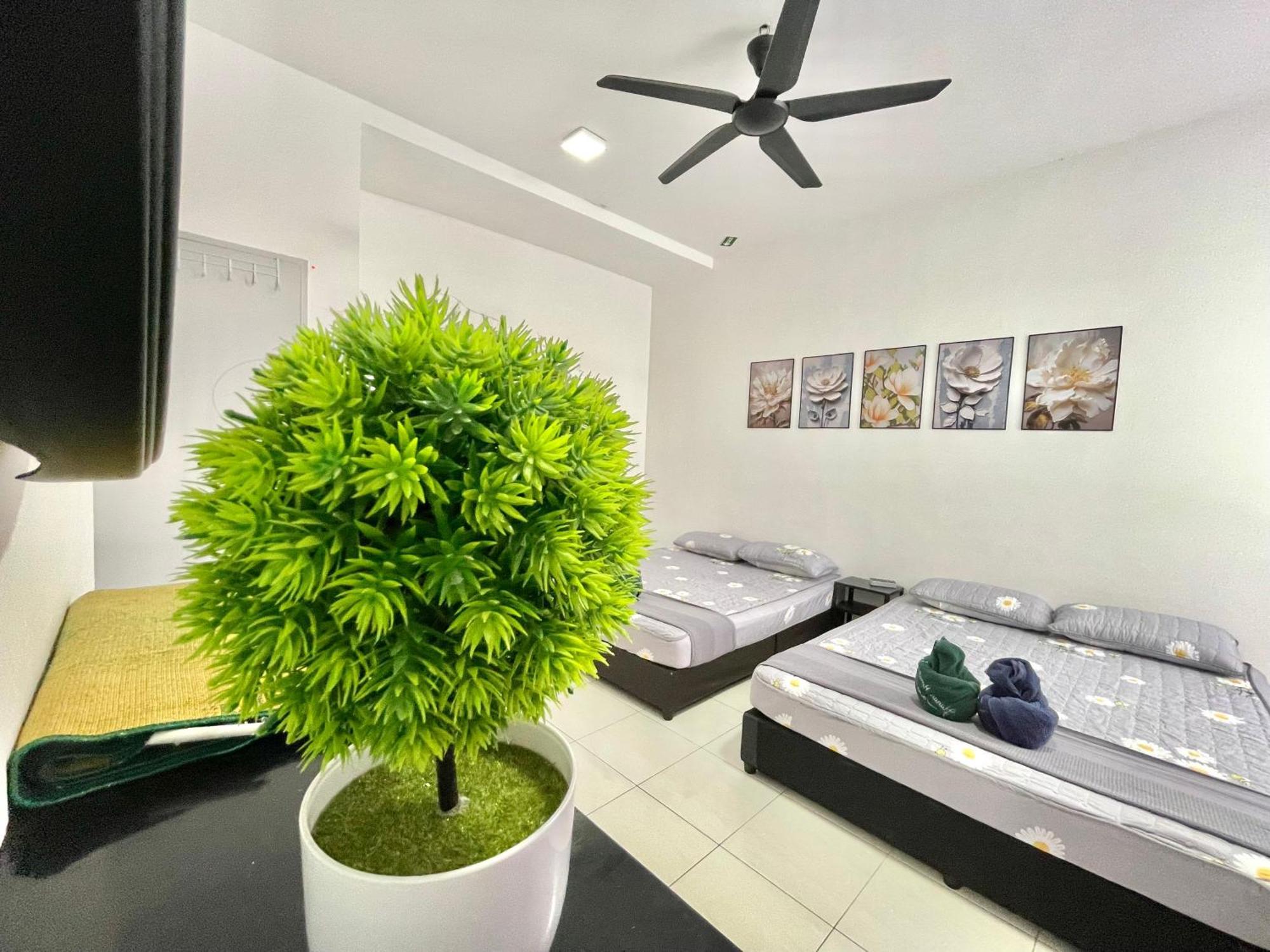 Hanan Homestay Klebang Ipoh With A View Of Mount Korbu, For Musl!M Only!! Zewnętrze zdjęcie